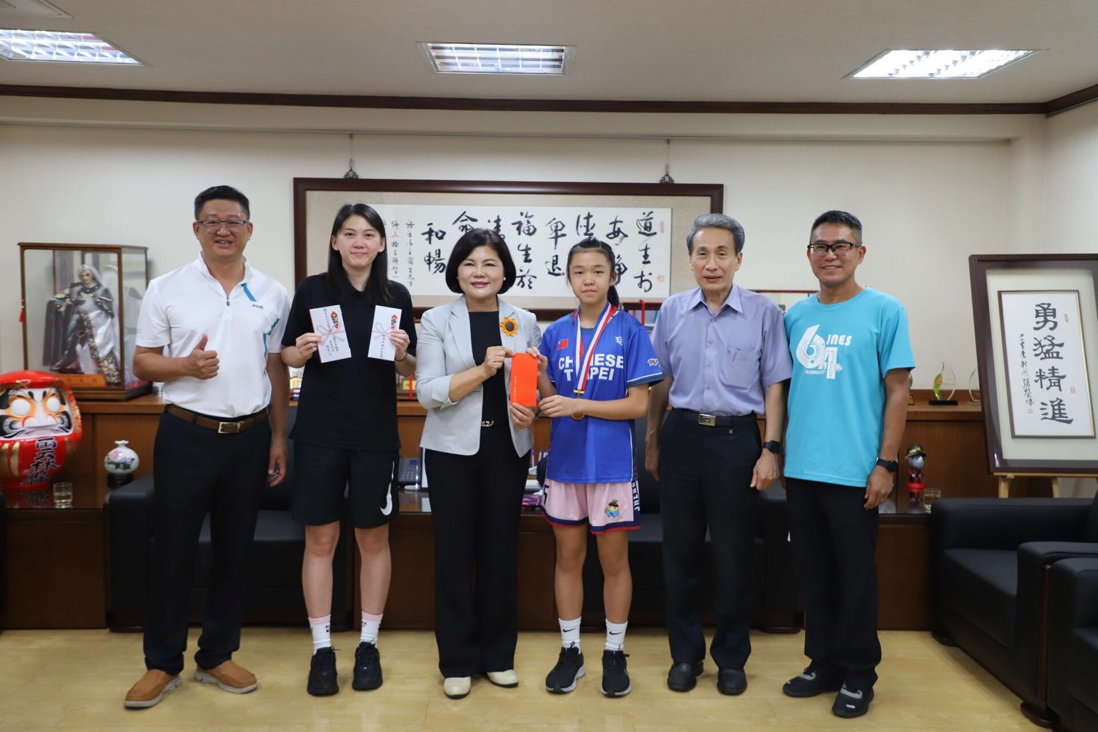 鎮南國小女籃隊出征日本 張麗善期許以球會友為雲林爭光 1 06197 1