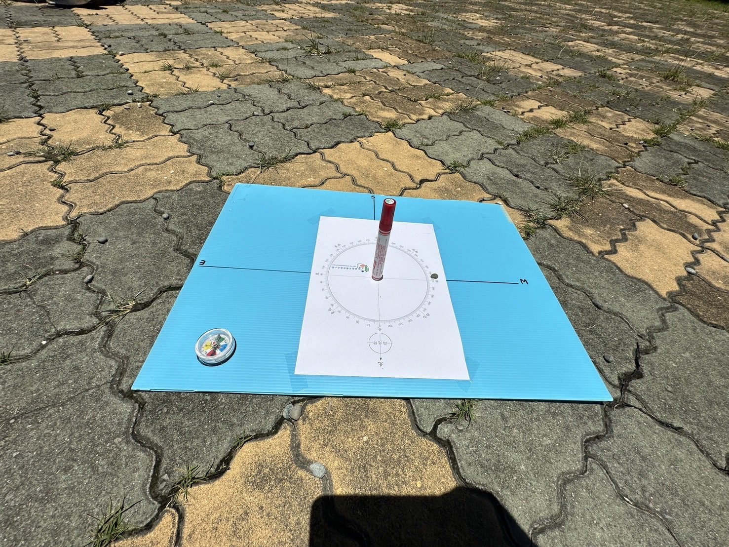 嘉義蘭潭國小迎夏至 師生齊聚觀測無影奇景 2 0 蘭潭國小師生齊聚大草皮觀看無影奇景 5