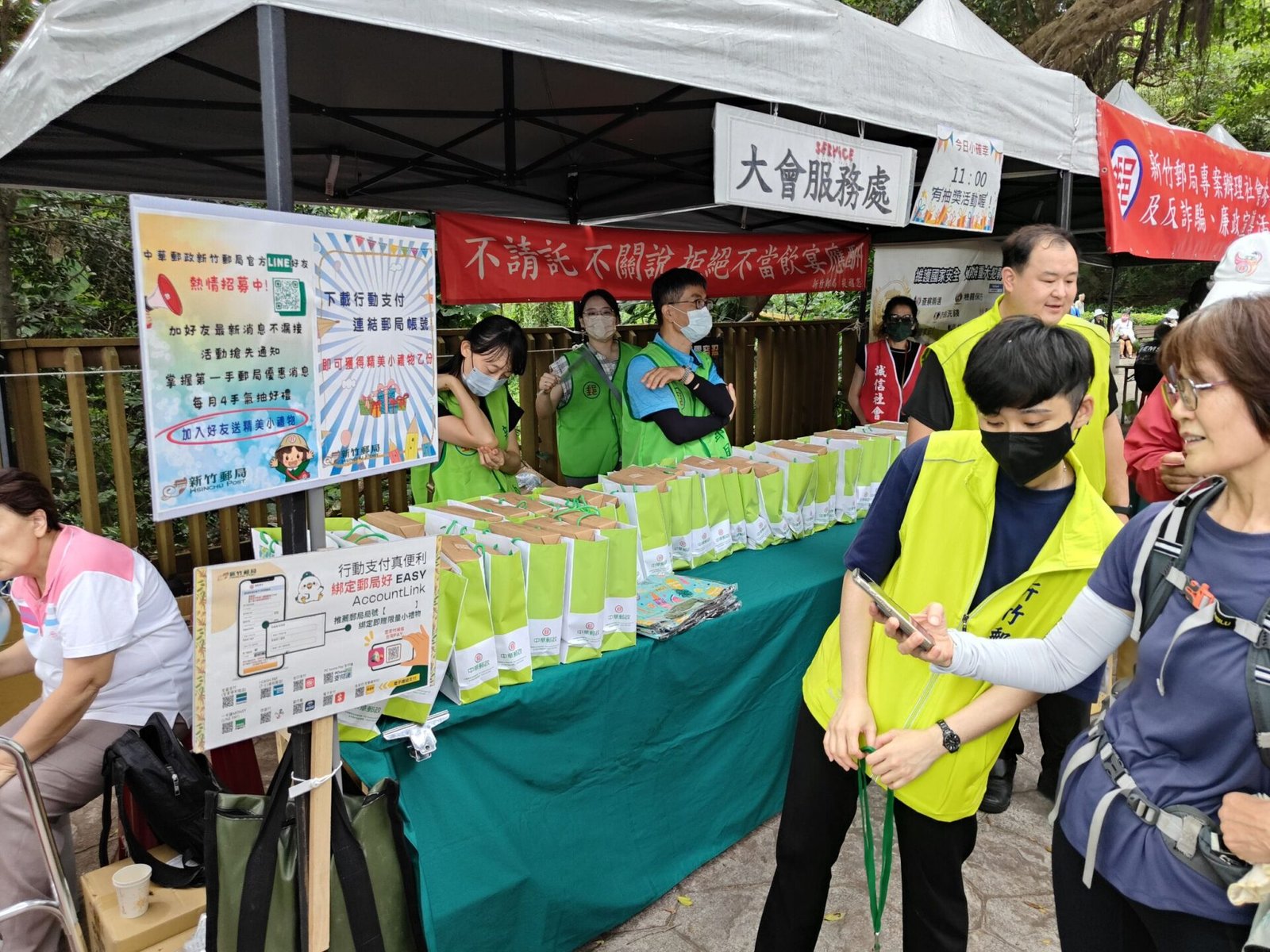 「中華郵政樂齡運動-銀髮踏青樂悠遊」 十八尖山公園健行活動由社區媽媽精彩舞蹈揭幕 3 105195 0