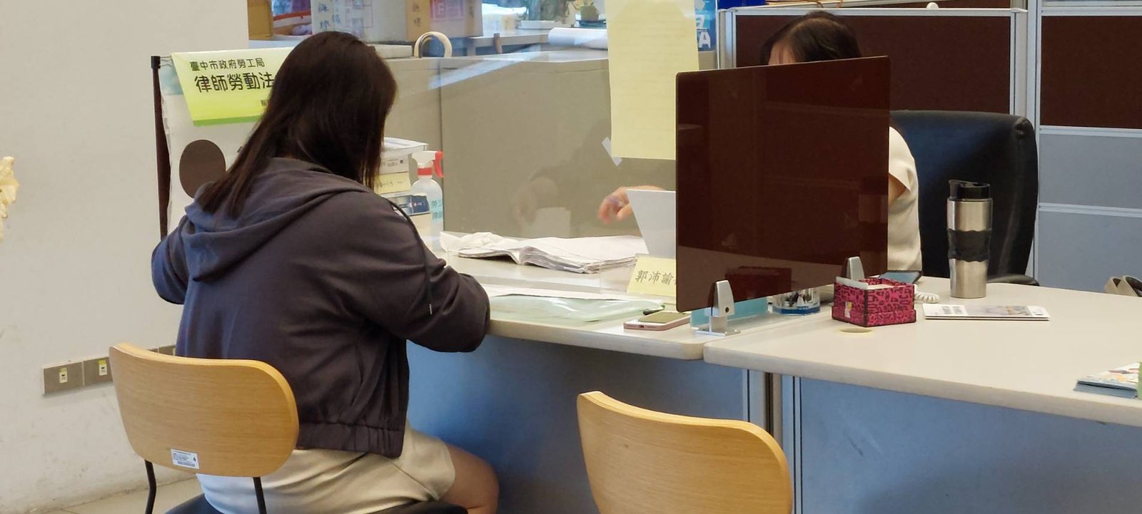 2時至5時提供律師現場勞動法令諮詢服務 0