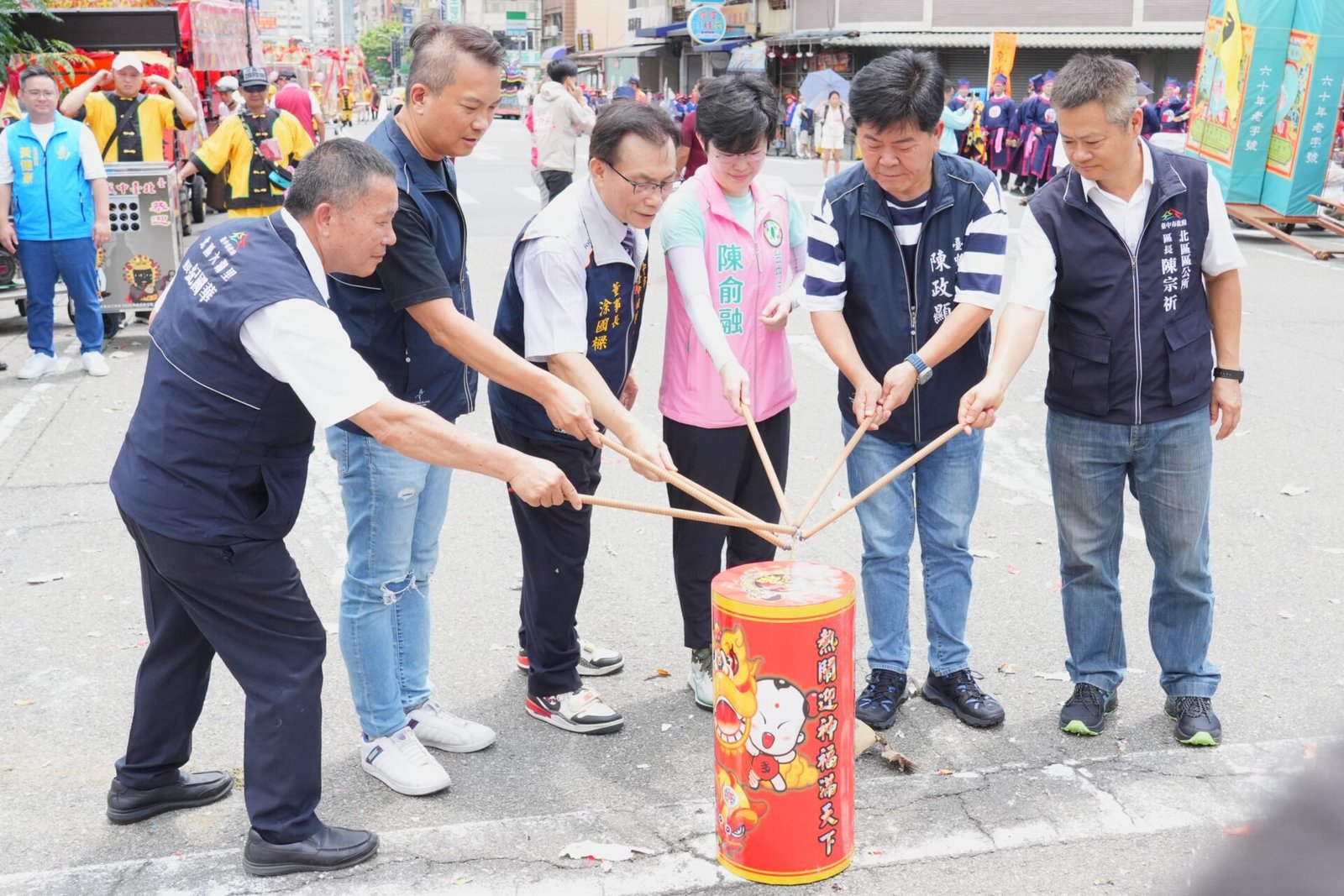 北台中城隍廟105週年廟慶遶境賜福 　黃副市長為市民祈福