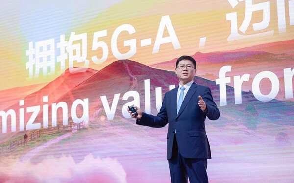 Li Peng Huawei s Corporate Senior Vice President President ICT Sales