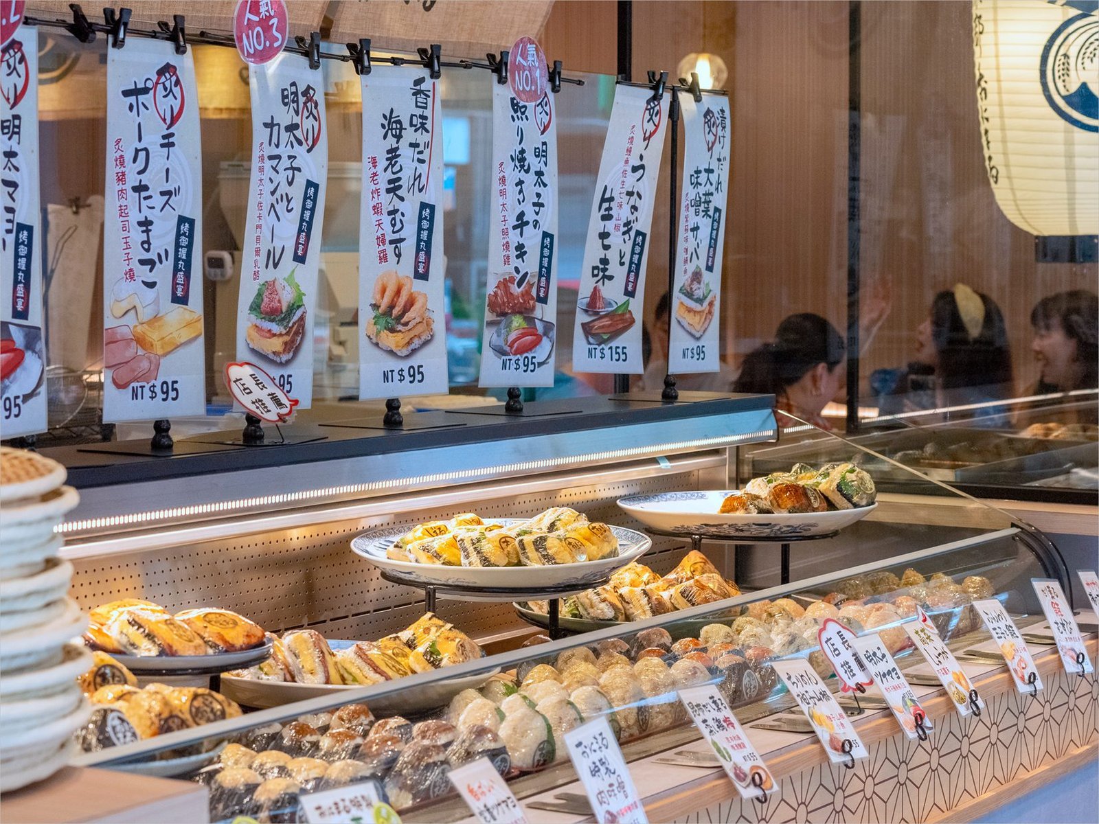 「京都御握丸 ONIMARU」 台北首店超過20種飯丸風味大揭密 3 ONIMARU」多種人氣飯丸口味可供選擇