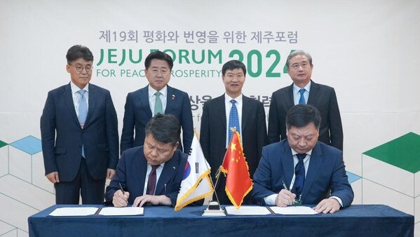 Representatives Hainan Jeju signing Memorandum Understanding Jointly Promoting Workation Projects