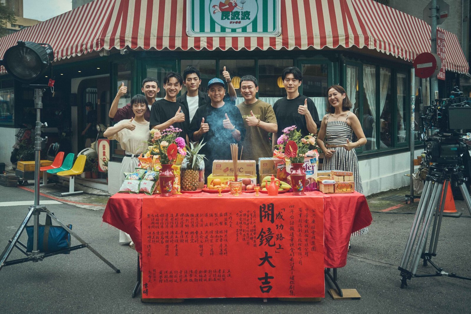 王識賢 張詩盈 探討社會寫實劇《成功路上》開鏡 1 T、黃登愷白T、導演吳建新、王識賢、李程彬、張詩盈