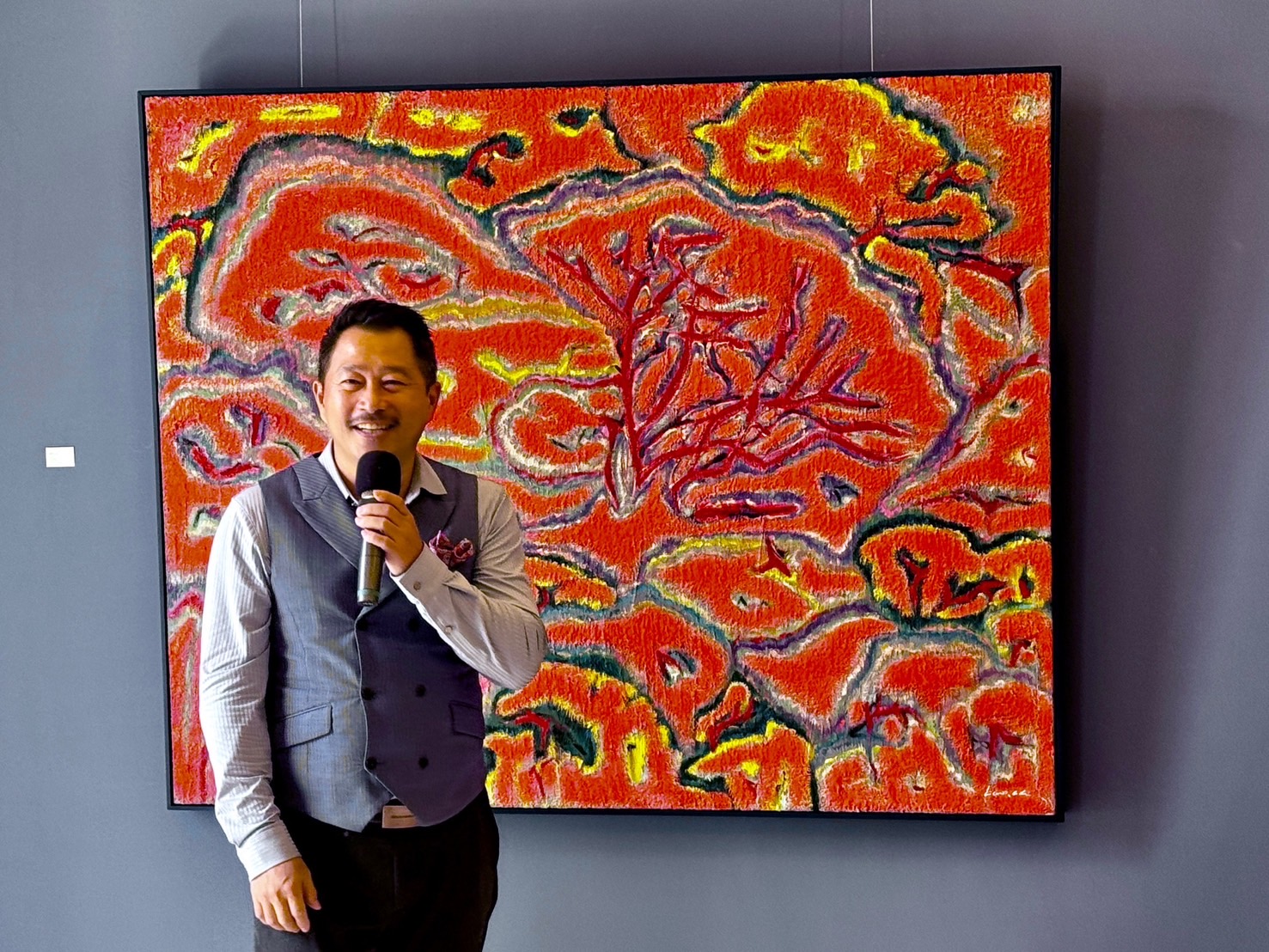 ART365美術館創辦人、相信光投資公司董事長陳國定在開幕式致詞。（葉志雲攝）