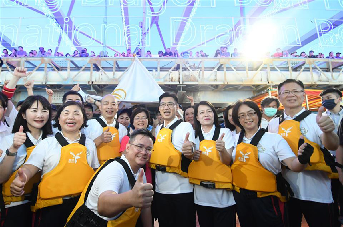有史以來第一次，立法院韓院長、江副院長帶領委員們參加鹿港國際龍舟錦標賽