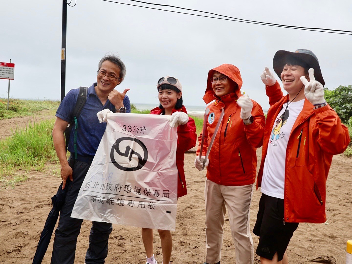 20餘位志工短短一小時內就在300公尺沙灘上回收了1780根煙蒂，顯示出這些廢棄物的數量驚人。