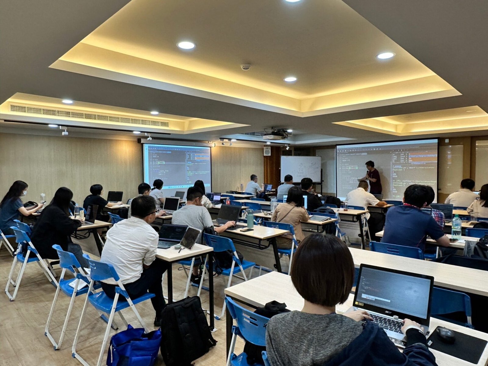 一起提升專業技能! 中市勞工大學「在職進修70小時獎好禮」活動開跑 1 python基礎入門 上課情形 0