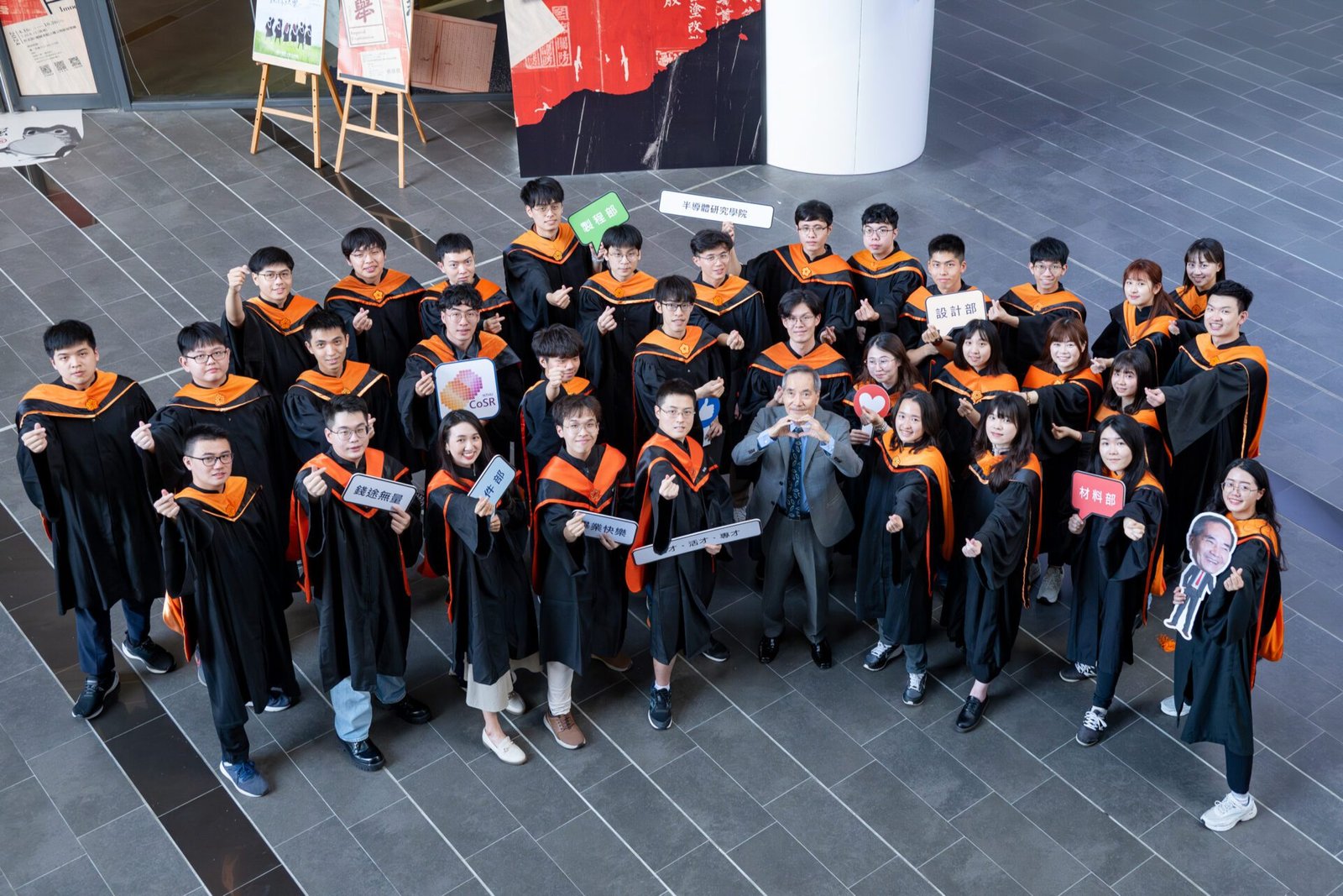 清華大學畢業典禮 林青霞分享快樂感悟 10位畢業生獲頒最高榮譽「梅貽琦獎章」 6 unnamed file 182