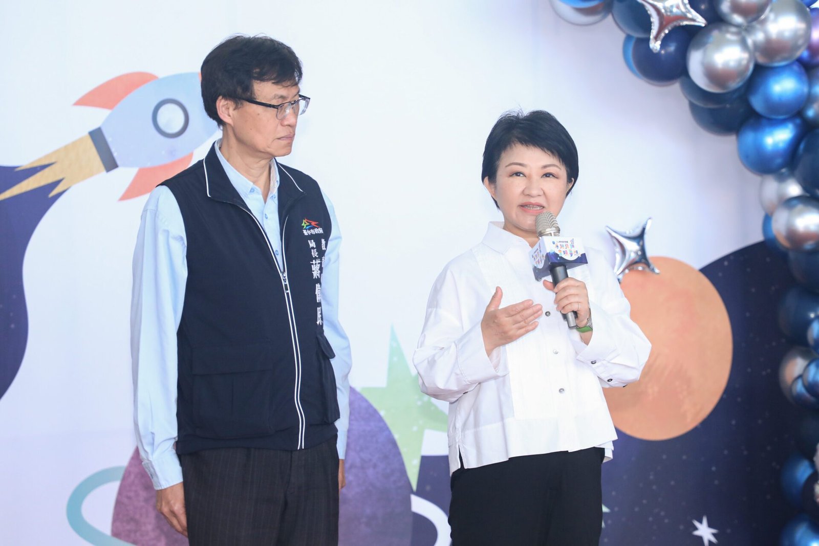 中市高中以下市長獎畢業生合影 盧市長俏皮動作照單全收現場歡笑聲不斷 1 unnamed file 253