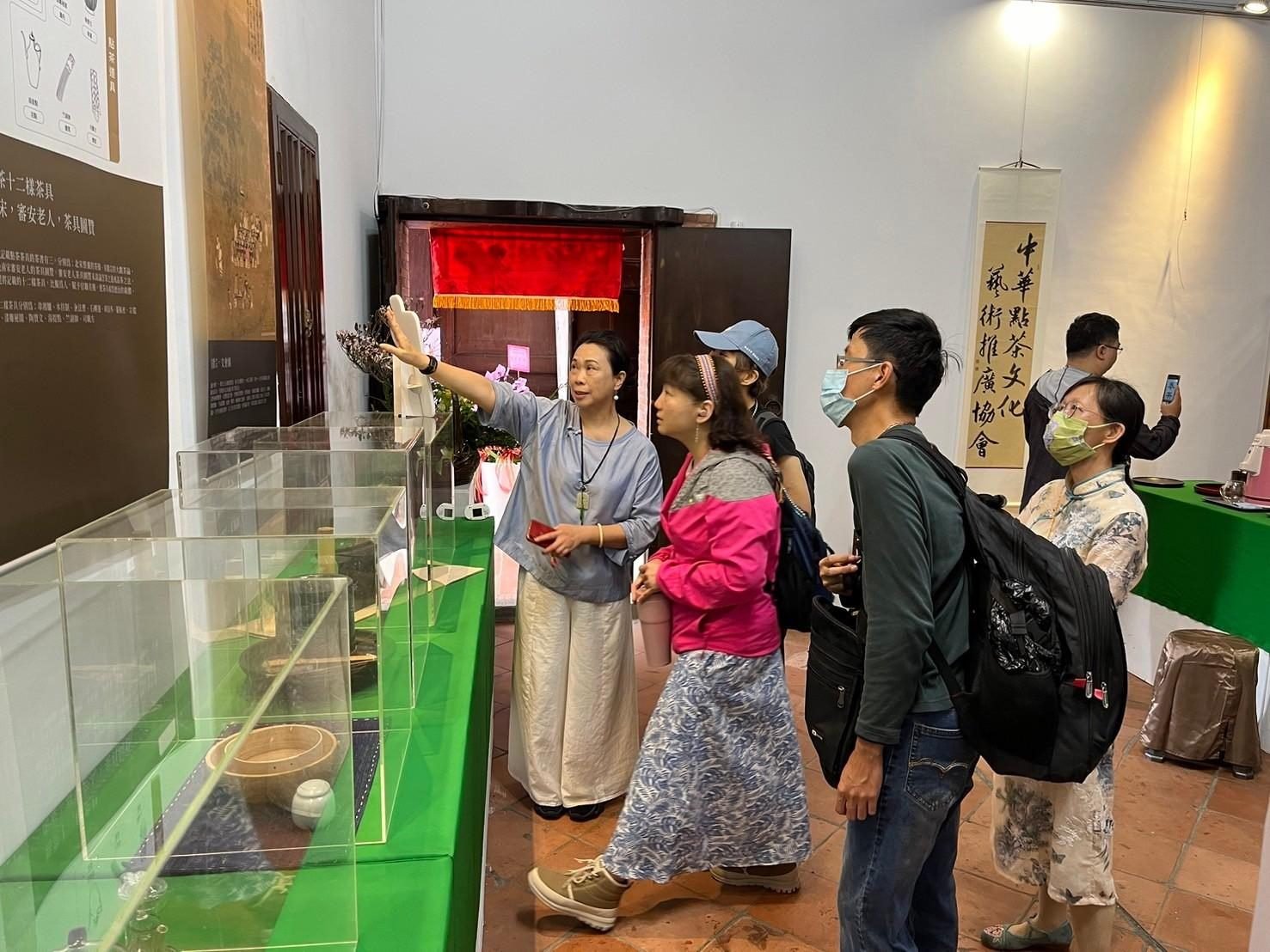 孫翠鳳台中粉墨登場! 好戲《貓神》、茶文化展熱鬧開鑼 1 來點茶吧 茶文化展 自即日起至7月24日展出