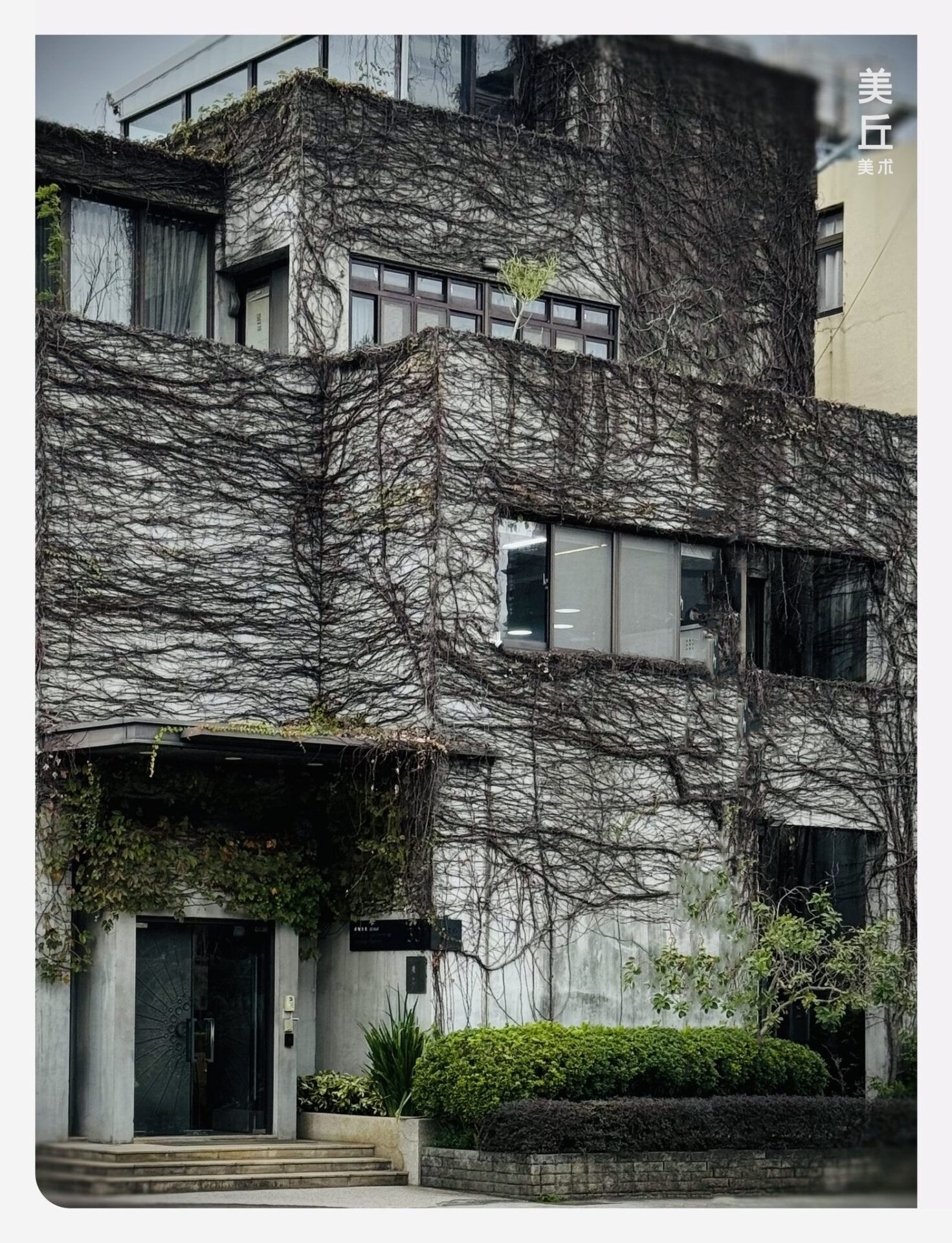 中市文化局聯手在地畫廊 與全國美術畢業生共譜「藝術星勢力」 2 葉玉珠作品7月3日至21日於美丘美术展出 0