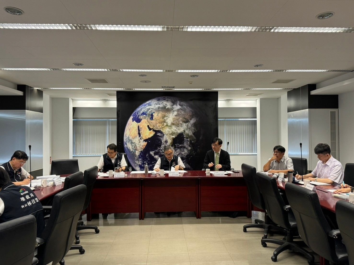 內政部為推動國土計畫拜會中市府 黃副市長:應先回應民意並審慎評估轉軌 2 雙方就國土計畫整體制度 國土功能分區劃設及地方反映意見進行交流6