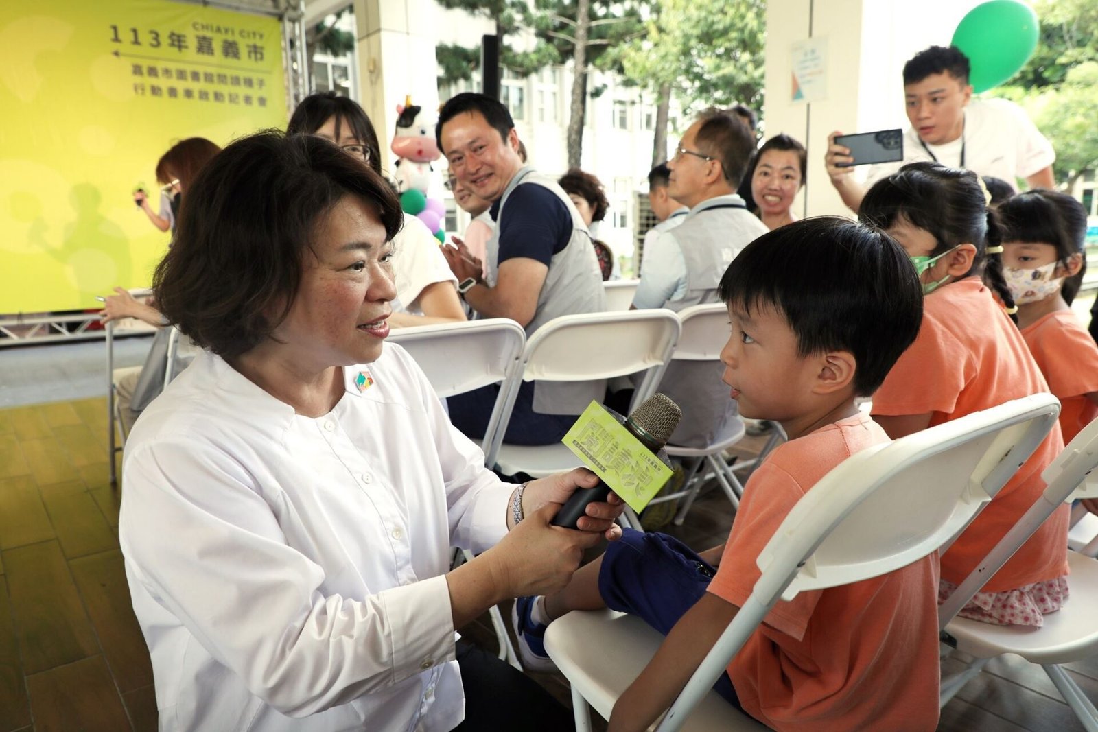 全台最有質感的行動圖書館啟動 黃敏惠帶領書車巡遊嘉市 1 07086