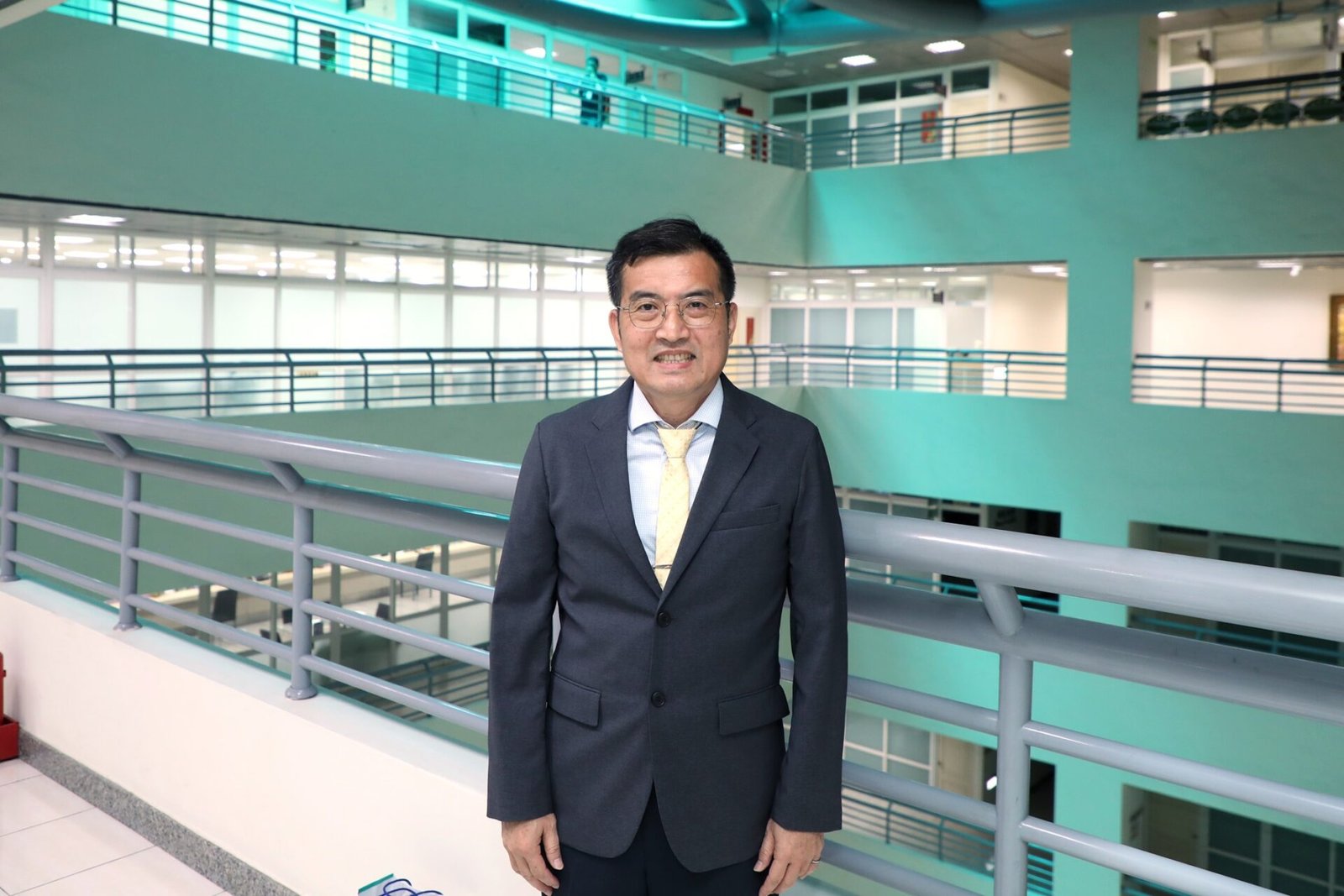 0 世賢國小翁崇文校長