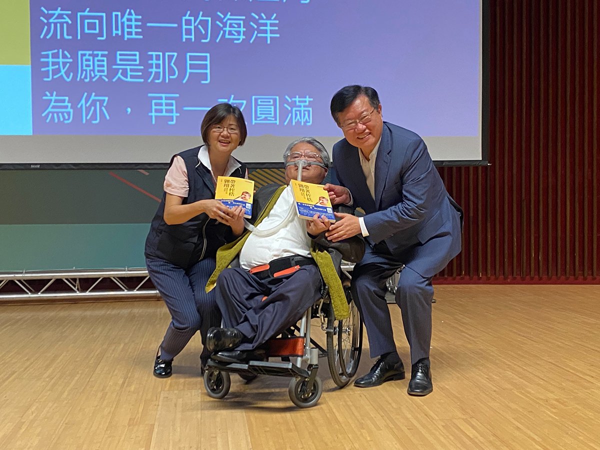 黃于珊總幹事與黃鴻隆會計師與蔡裕慶董事長
