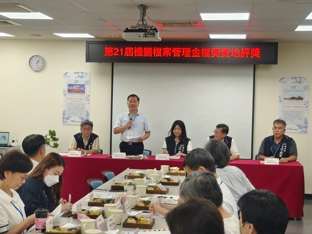 1臺中市潭子區戶政事務所接受國家發展委員會檔案管理局評獎 0