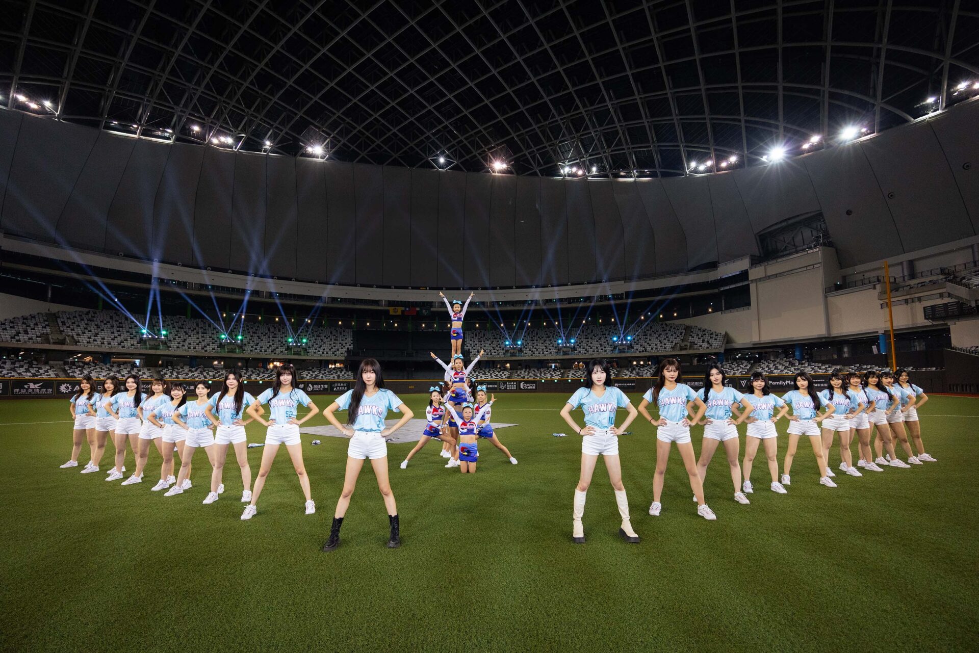 台鋼雄鷹啦啦隊「Wing Stars」勤練應援歌舞 並邀請兒童競技啦啦隊「Angel King」飛台助攻 6 JC 艾琳 螢螢 昆昆 玖玖 妡0 林浠 筱雯 安芝儇 Mingo 恬魚 瑈瑈 毛毛 一粒 米亞 圈圈 李樂 黃澄澄 芃芃