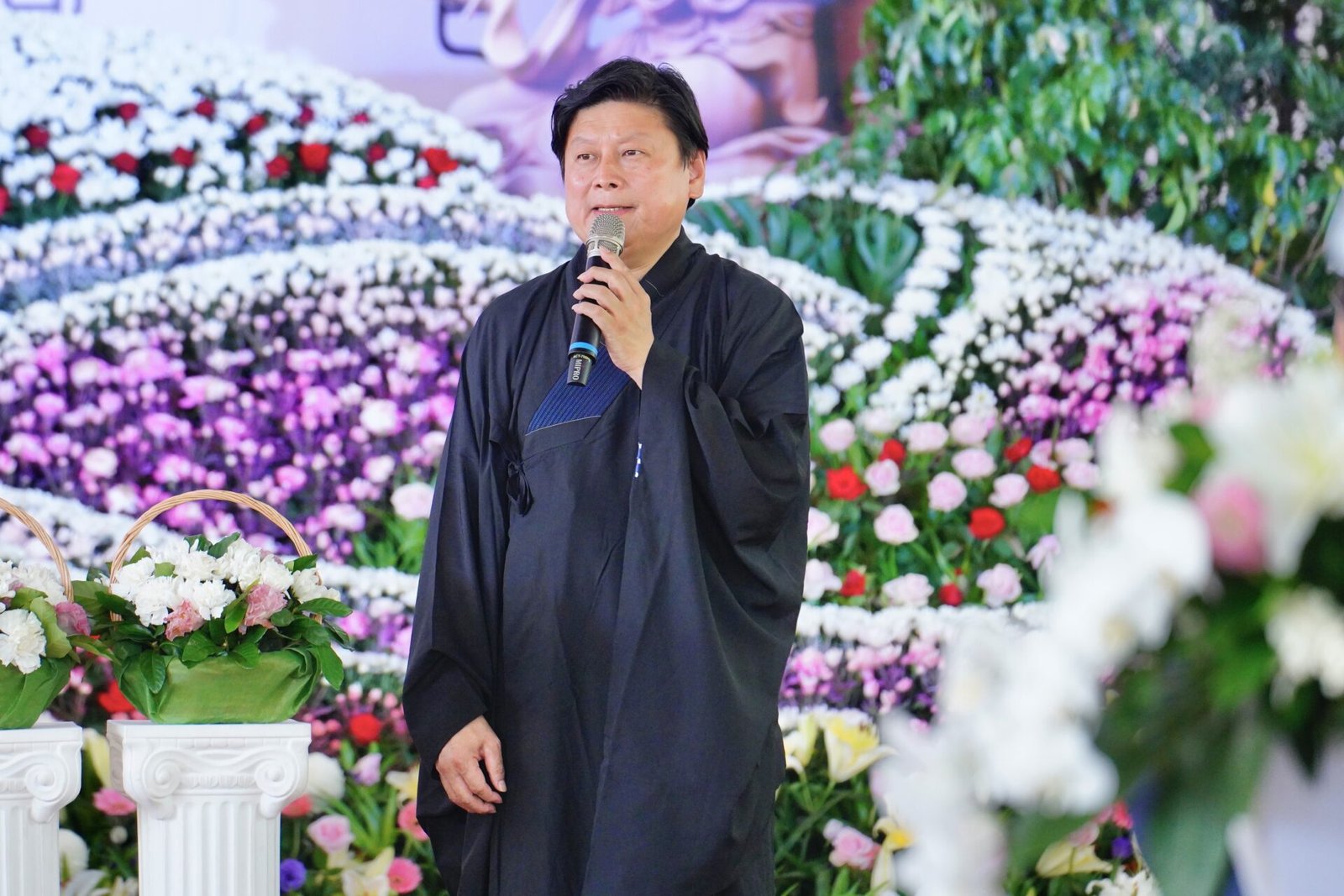 傅崐萁母親告別式藍白要角到場 感謝柯文哲排除萬難來致意 1 2 1