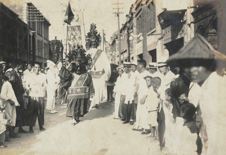 在國家攝影文化中心臺北館「典藏開卷：日治時期寫真帖的臺灣」展覽中，可以看見20世紀初期代表臺灣意象的豐富物產