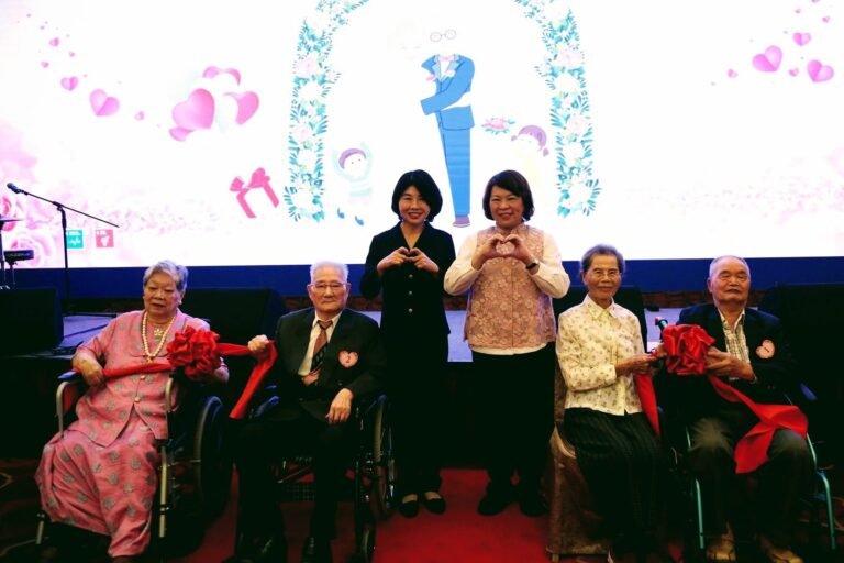 「嘉偶天成 幸福永恆」 99對金婚夫妻攜手見證半世紀愛情 - 民生電子報 1 S 98607121