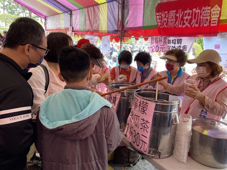 南投家扶中心今年邁入55周年，將於12月1日（星期日）上午10點至下午2點，在中興新村大會堂隆重舉辦一年一度的「童樂家扶，環繞幸福」冬暖慈幼園遊會