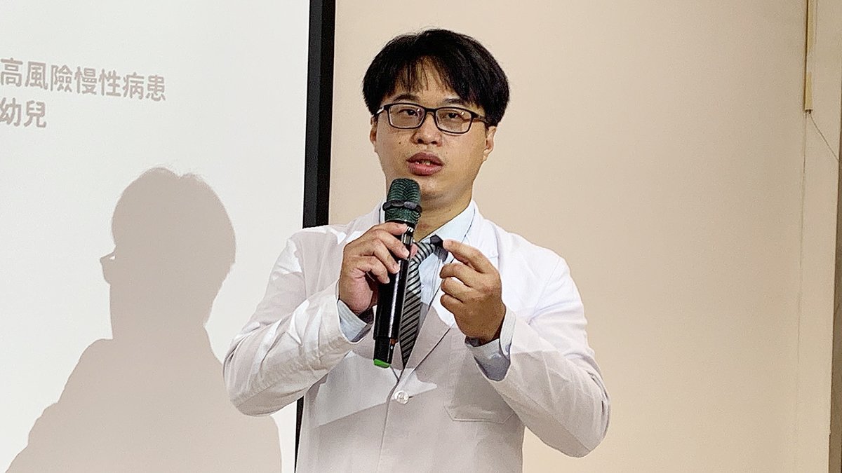 臺中醫院家醫科醫師蕭誌毅強調，無論是新冠肺炎還是流感，兩者的傳染力都非常強。