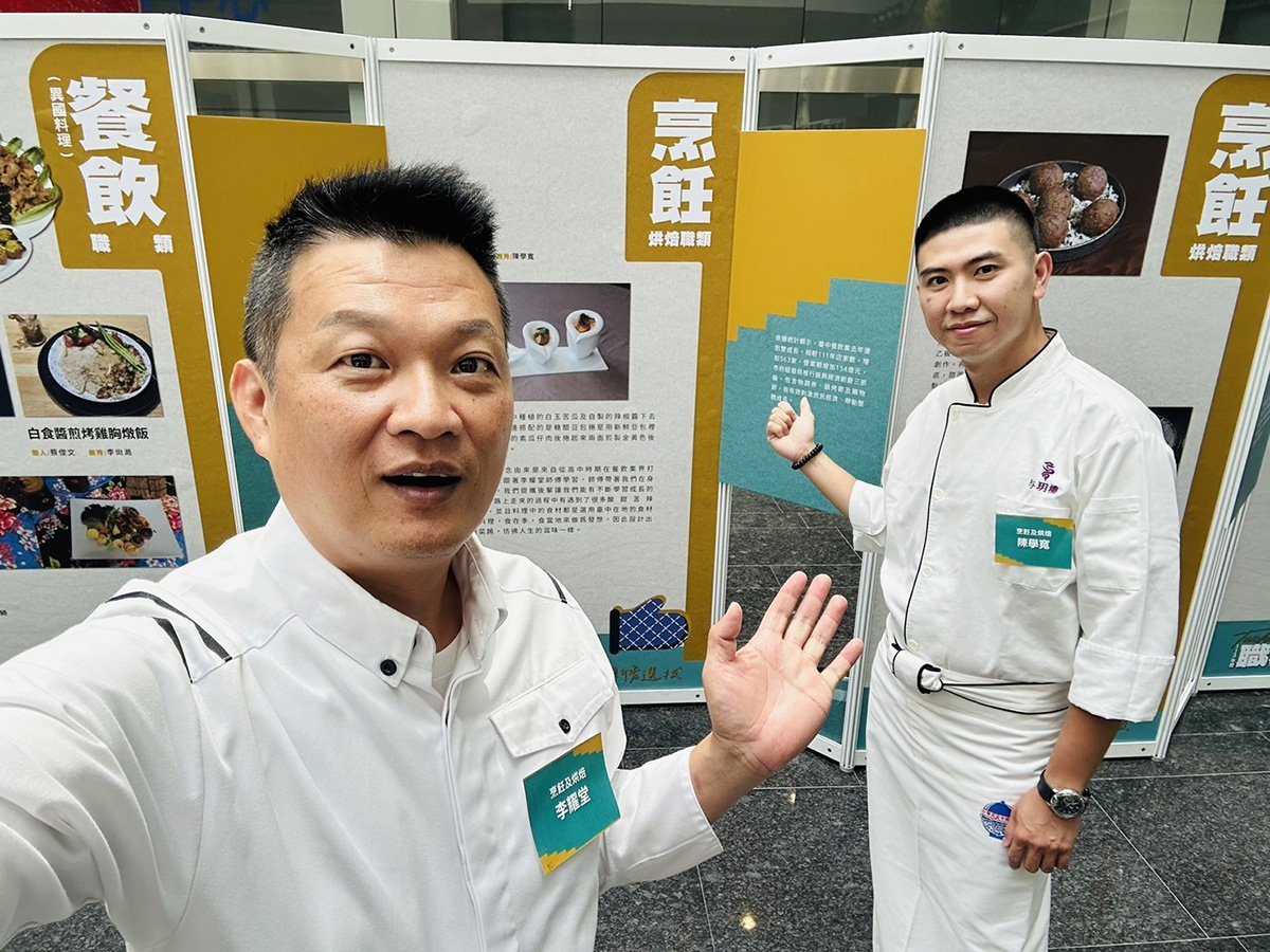 南開科技大學由李耀堂老師及校友陳學寬一同獲獎，奪得此項殊榮，讓習藝不只是技能上的傳承，更是帶人帶心的最佳典範！