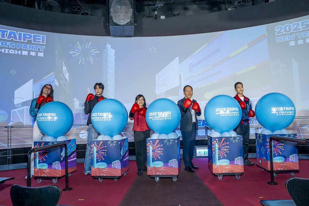 臺北跨年今（21日）公開首波超強演出陣容，除宇宙人親臨現場外，更公布跨年將獨家邀請實力派韓國女團Apink、超強男團Energy，以及人氣樂團TRASH與怕胖團獨家同台合作。