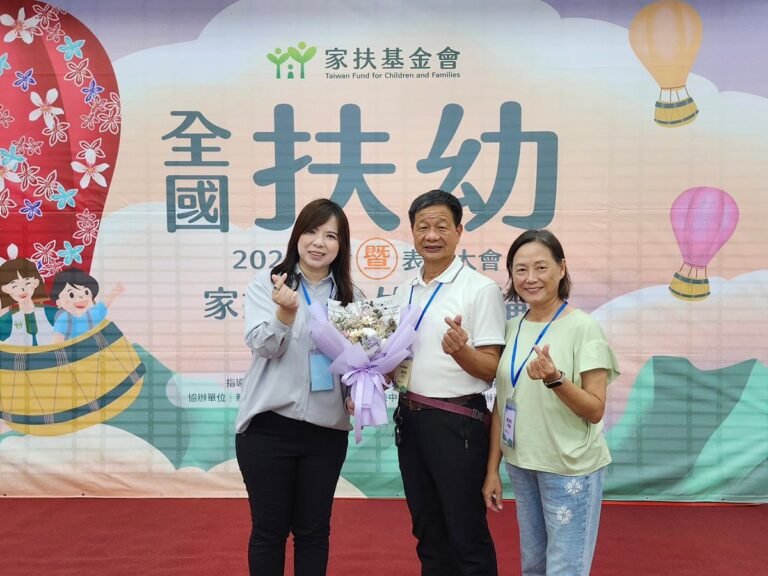 委員們不僅透過年度委員會費支持中心的扶幼工作，更主動走入受扶家庭，提供即時關懷與服務。