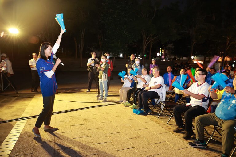 南投縣政府特別於當日下午5時30分起，在縣民廣場舉辦實況轉播加油會