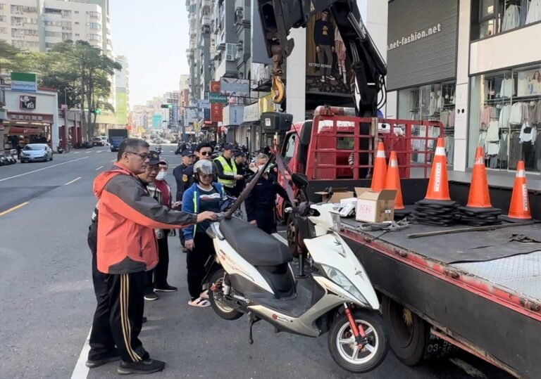 微電車掛牌正式執法　高市警首日取締違規27件 – 民生電子報