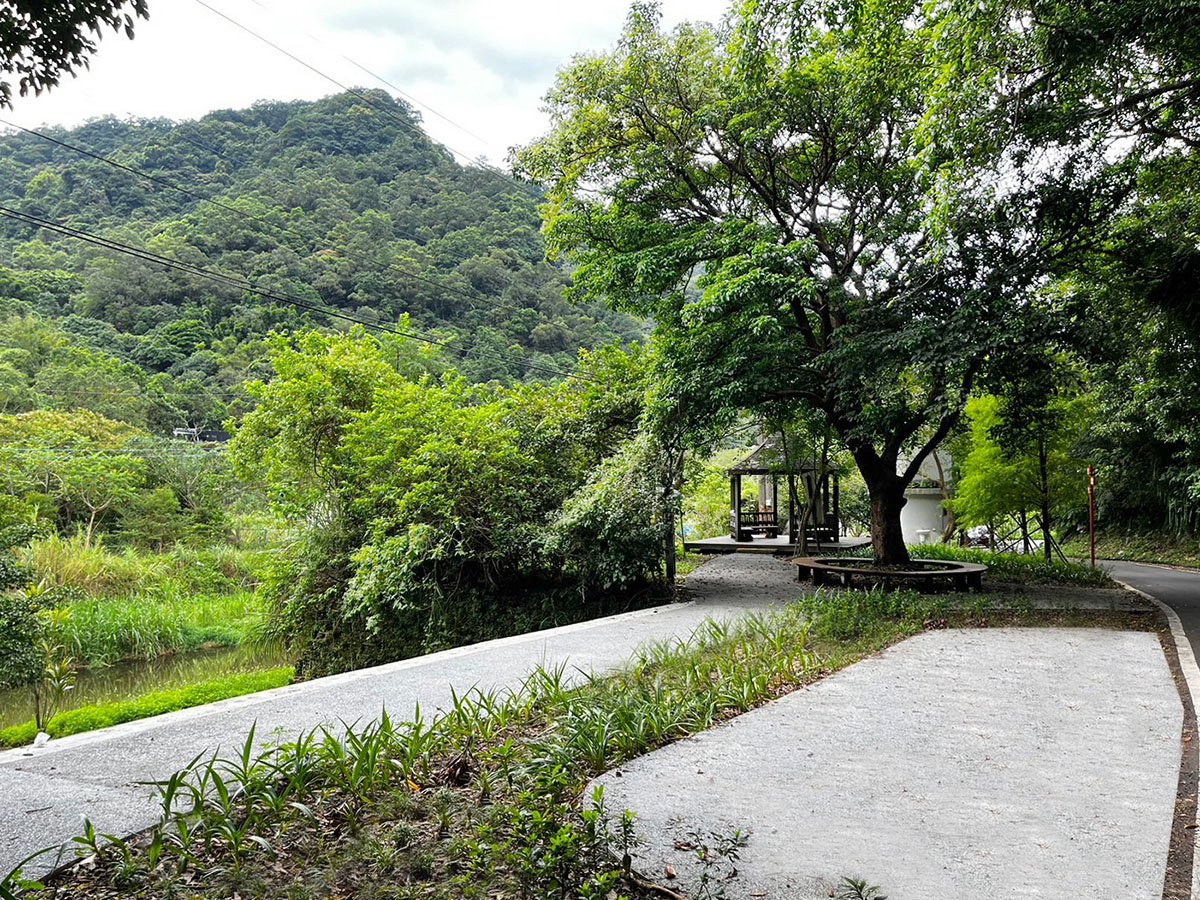 牡丹十三層親水公園以透水鋪面鋪設提供無障礙通行環境
