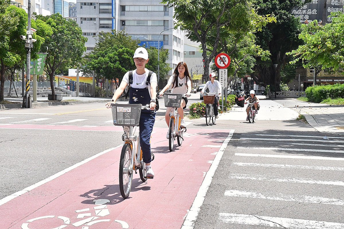 台中市youbike站點已達1486站-租借便利-男女生使用比例大不同-男性約65-女性逾35-從租借年齡層分佈顯示-12-19歲最多-佔383