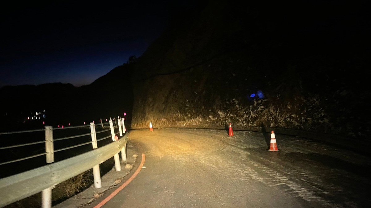 公路主管機關提醒，台14甲線屬高山道路，氣候變化迅速，路況難以預測。