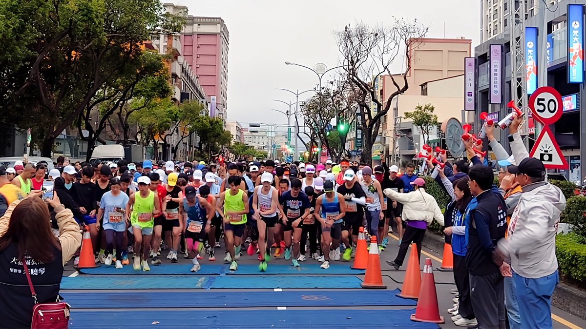 晨曦麥香馬拉松清晨在大雅區鳴槍開跑 今年共吸引逾2000名跑友共襄盛舉