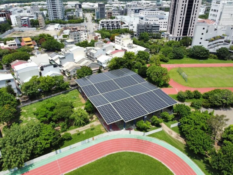 節省6億多元!中市校園近百座「光電球場」運轉發電 實現政府、學校與企業三贏 1 305087 338537772681935324429196961821878794073350202945586040045115523304