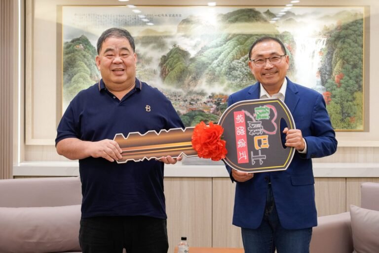 侯友宜鐵粉林宴臨再捐復康巴士 8年如一日實踐承諾助新北 1 323517 531804339420432298502383138484821997901669572147177209429331914