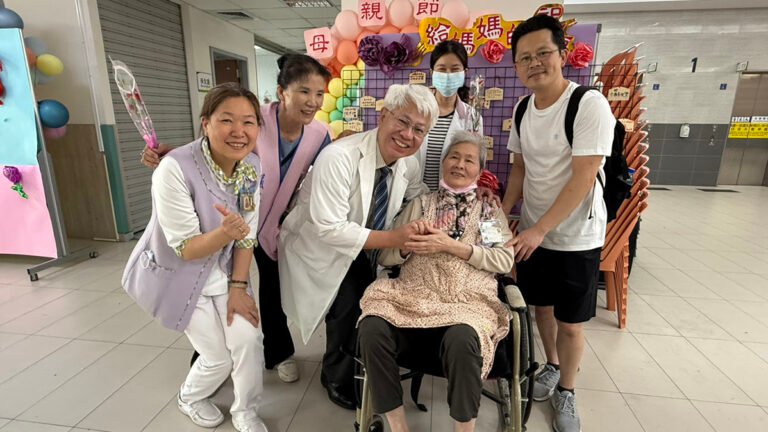 臺中醫院母親節音樂會今登場 長輩與學童共度溫馨時光 1 S 1368151 0