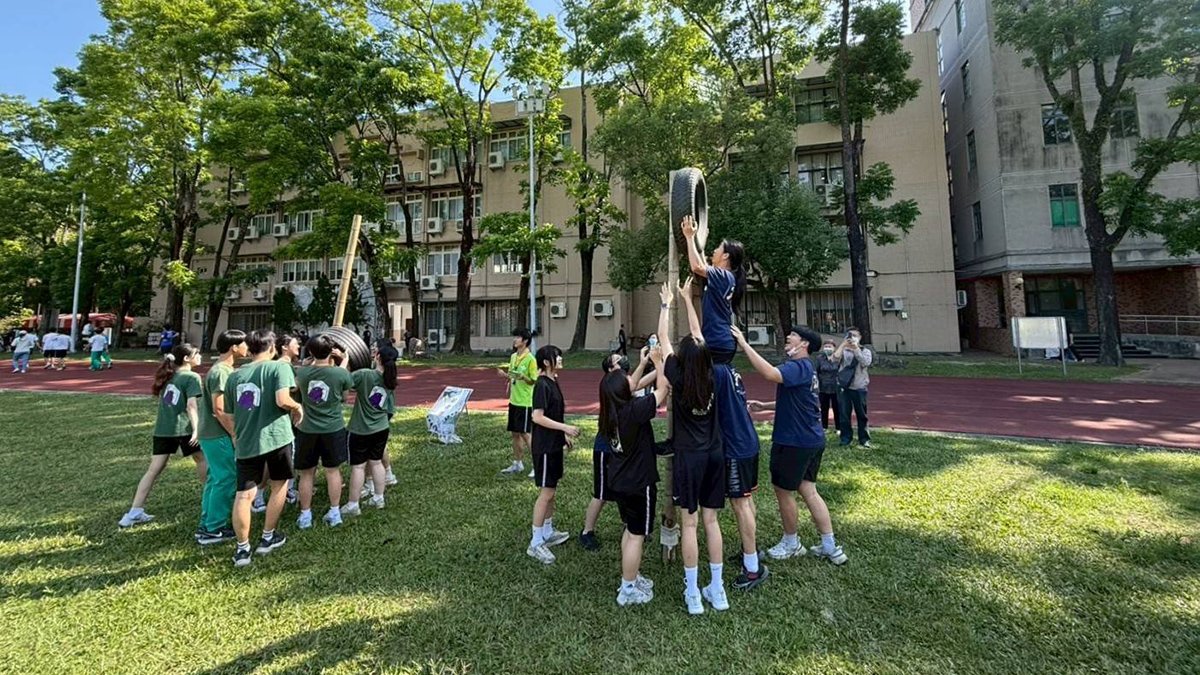 竹山高中舉辦成年禮暨畢業園遊會 「照嚮機」主題點亮青春新航道 4 line oa chat 250503 140738