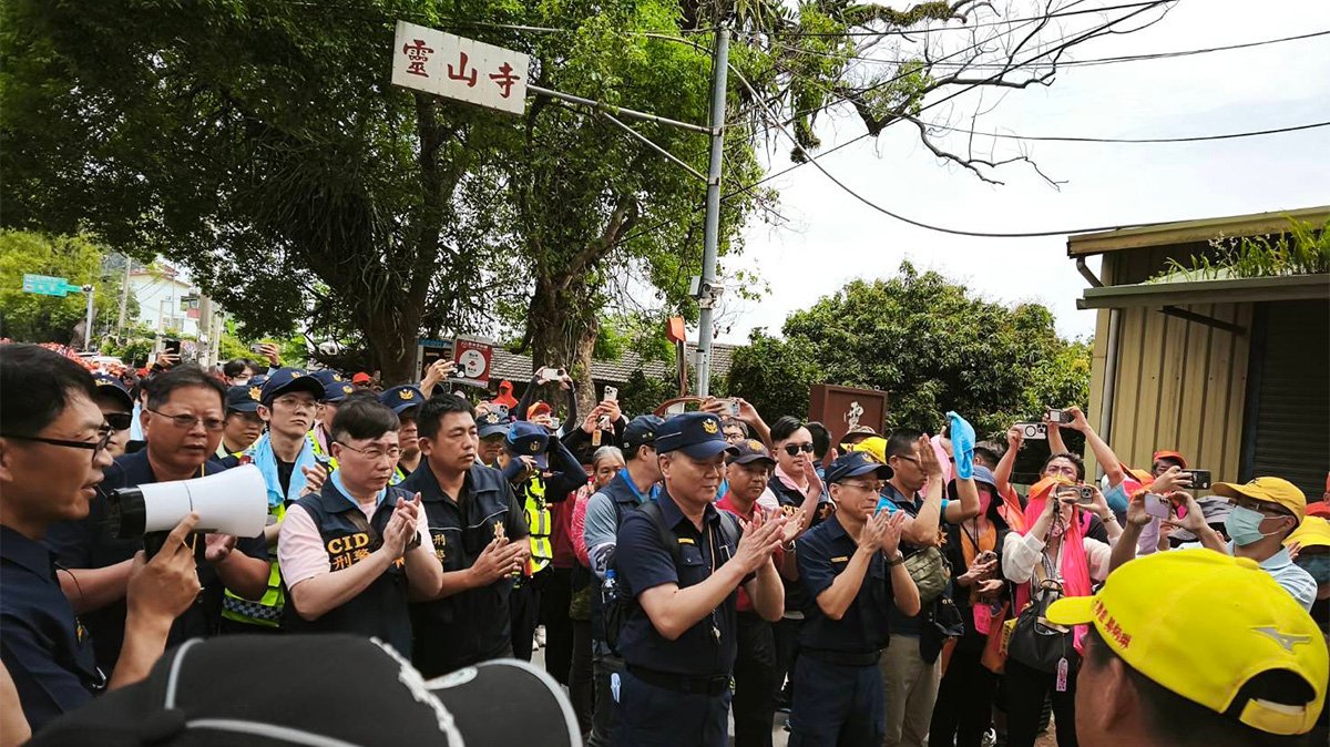 白沙屯媽祖進香首度入南投 鑾轎翻越中央山脈 信眾萬人空巷迎駕 1 line oa chat 250506 164612 group 0