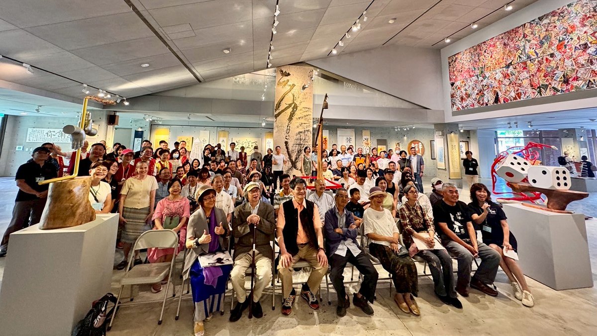 從紙上飛舞到雕塑立體 吳季如《心流》個展融書藝與生活哲思 1 line oa chat 250629 112005