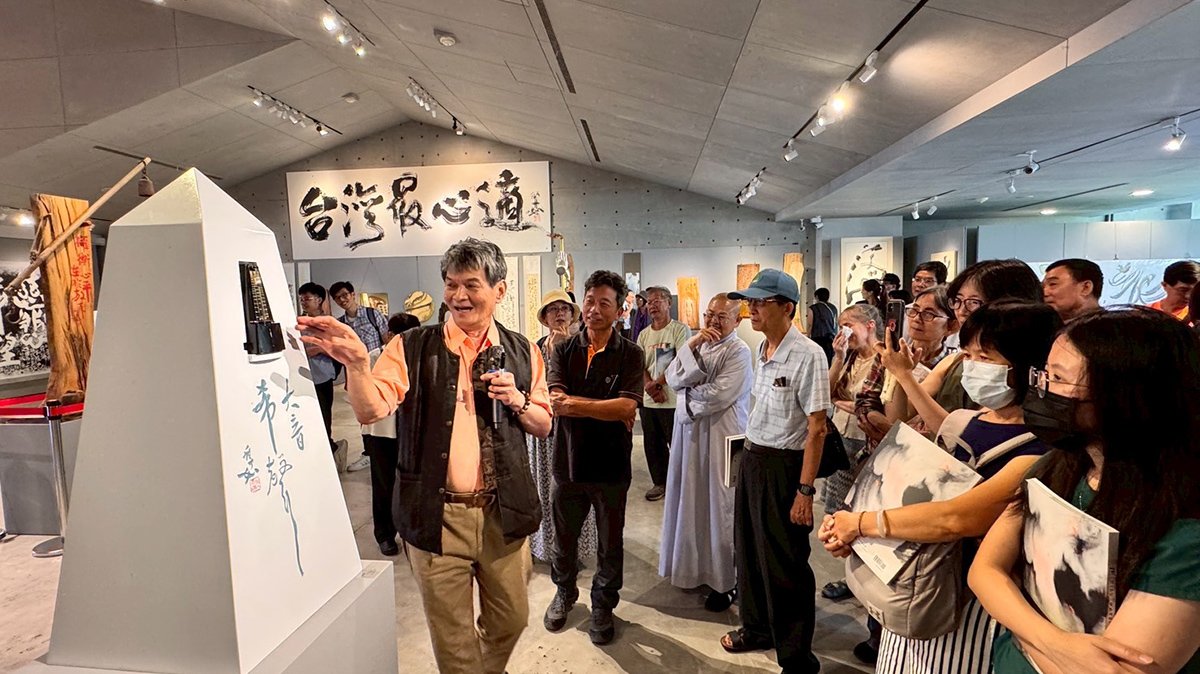 從紙上飛舞到雕塑立體 吳季如《心流》個展融書藝與生活哲思 3 line oa chat 250629 112009