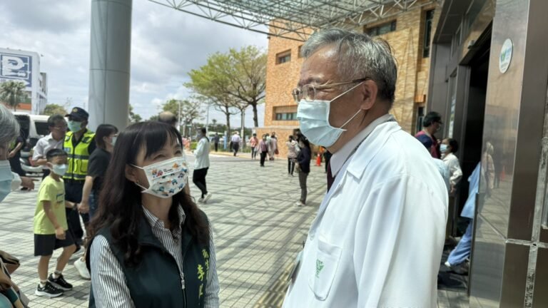 南市衛生局:慰勉堅守崗位的醫者精神,災後復原,民眾就醫與健保卡服務不中斷 1 1 1 8