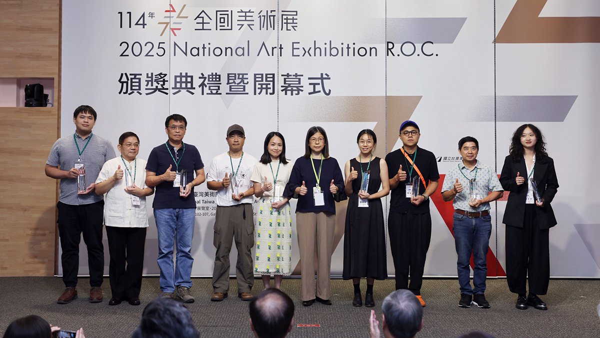 第15屆全國美術展頒獎登場 文化部長李遠:藝術是國家靈魂的重要核心 7 guolitaiwanmeishuguanzhangchenkuangyizuo6banfatong