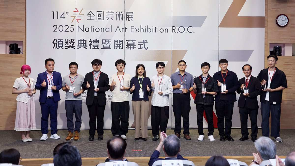 第15屆全國美術展頒獎登場 文化部長李遠:藝術是國家靈魂的重要核心 6 guolitaiwanmeishuguanzhangchenkuangyizuo6banfayinp