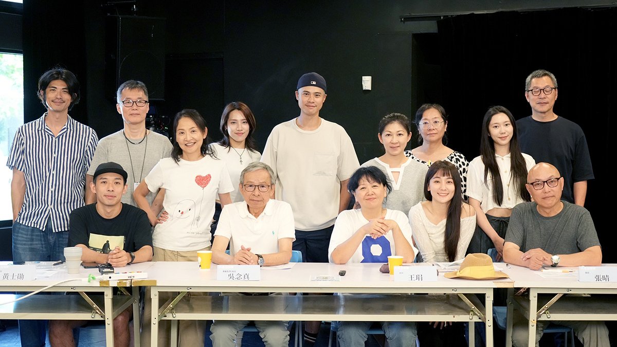 綠光劇團《八月,在我家》2025下半年登場 13位實力派演員同台飆戲 掀起家庭情感風暴 1 line oa chat 250704 212439