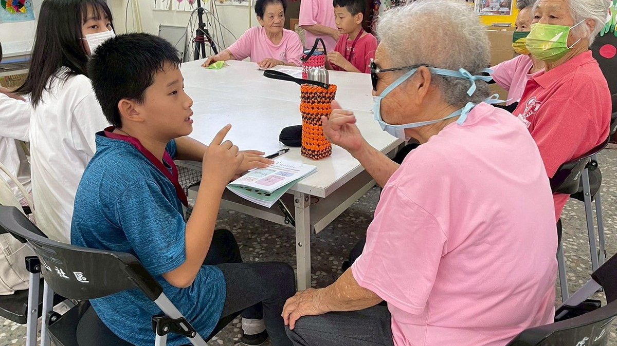 從產地到餐桌!「料理小廚歷險記」營隊 孩子用愛心餐盒為長輩加菜 4 line oa chat 250705 111020