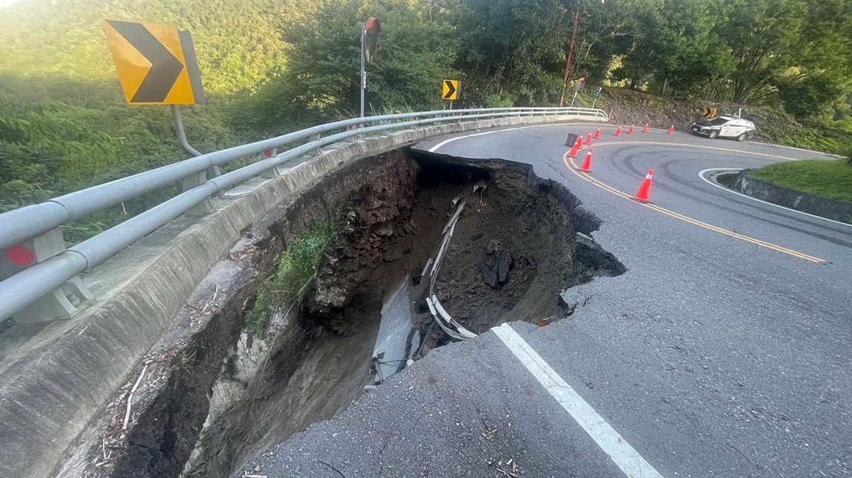 台14線人止關路段塌陷 單線通行中 公路單位搶修拚7月15日恢復雙線 2 line oa chat 250714 002034 group 0